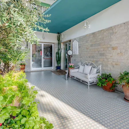 Massimo 3* マリーナ・ディ・チェーチナ