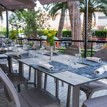 Massimo 3* マリーナ・ディ・チェーチナ