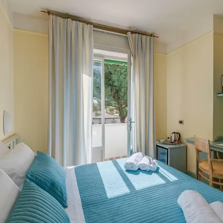 Massimo 3* マリーナ・ディ・チェーチナ